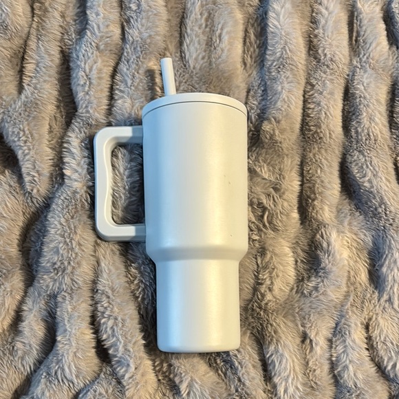 Simple Modern Light Blue Tumbler with Handle - Picture 2 of 4